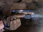 Пистолетен фенер Fenix GL22 - подцевен » Dulotec.com