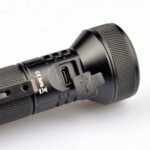 Компактен далекобоен фенер Dulotec E2 с включена батерия » Dulotec.com