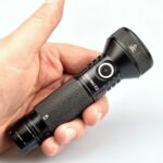 Компактен далекобоен фенер Dulotec E2 с включена батерия » Dulotec.com